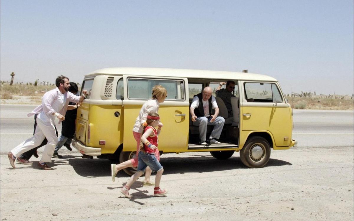 The Hoover family running to hop in the yellow van in Little Miss Sunshine